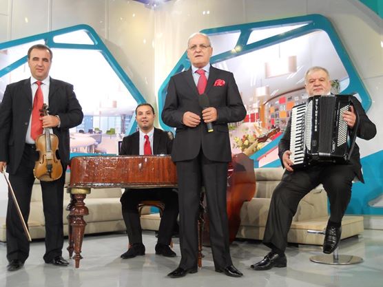 Nelu Ploiesteanu si taraful sau foto: Facebook