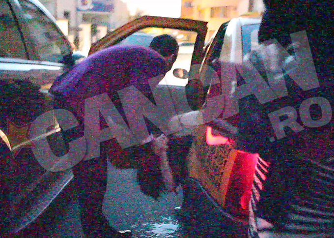 La plecare, Cristea a ajutat-o pe Andrada sa