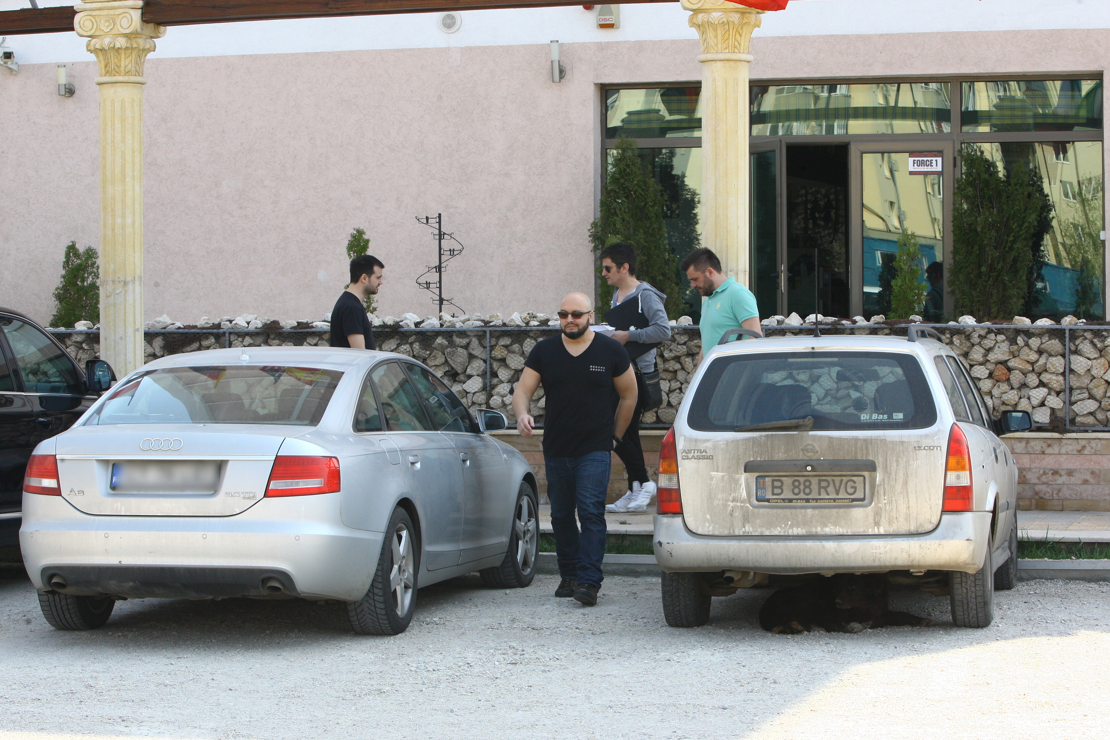 Laurentiu, Mihai si Viorel sunt prieteni de foarte multi ani