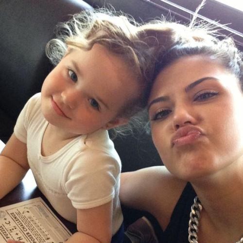 Antonia se topeste de dorul fiicei sale, care se afla in Italia, la bunicii paterni