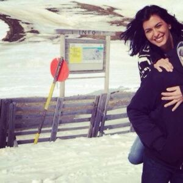 Intr-o imagine publicata saptamana trecuta, Madalina apare in spatele unui barbat misterios