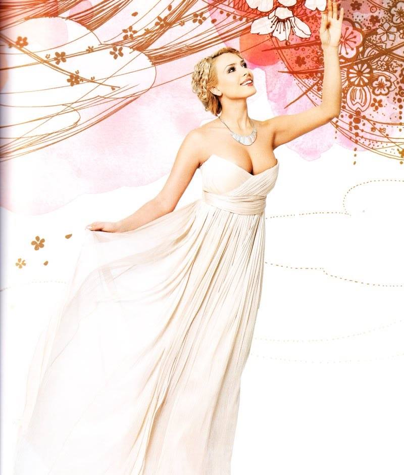 Iulia Vantur a recunoscut ca si ea isi face selfie-uri