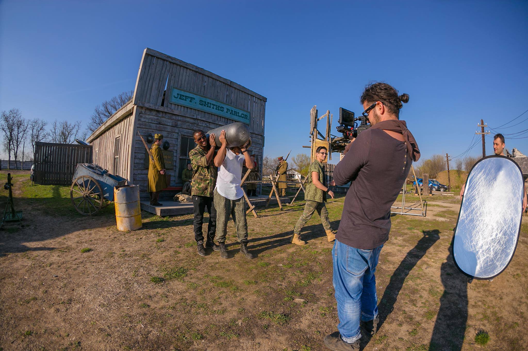 Alex Ceausu a incercat sa recreeze in videoclip o baza militara din cel de-al doilea razboi mondial