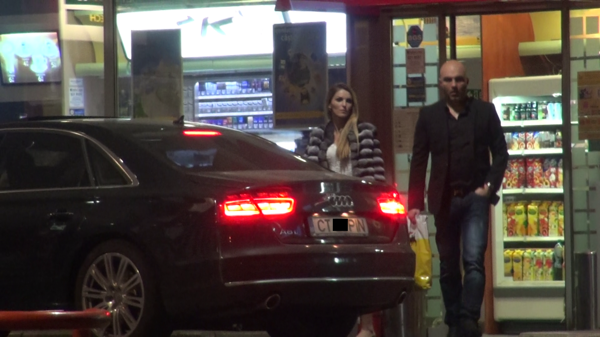 In toiul noptii, Denisa si Paul au facut cateva cumparaturi pe fuga de la o benzinarie