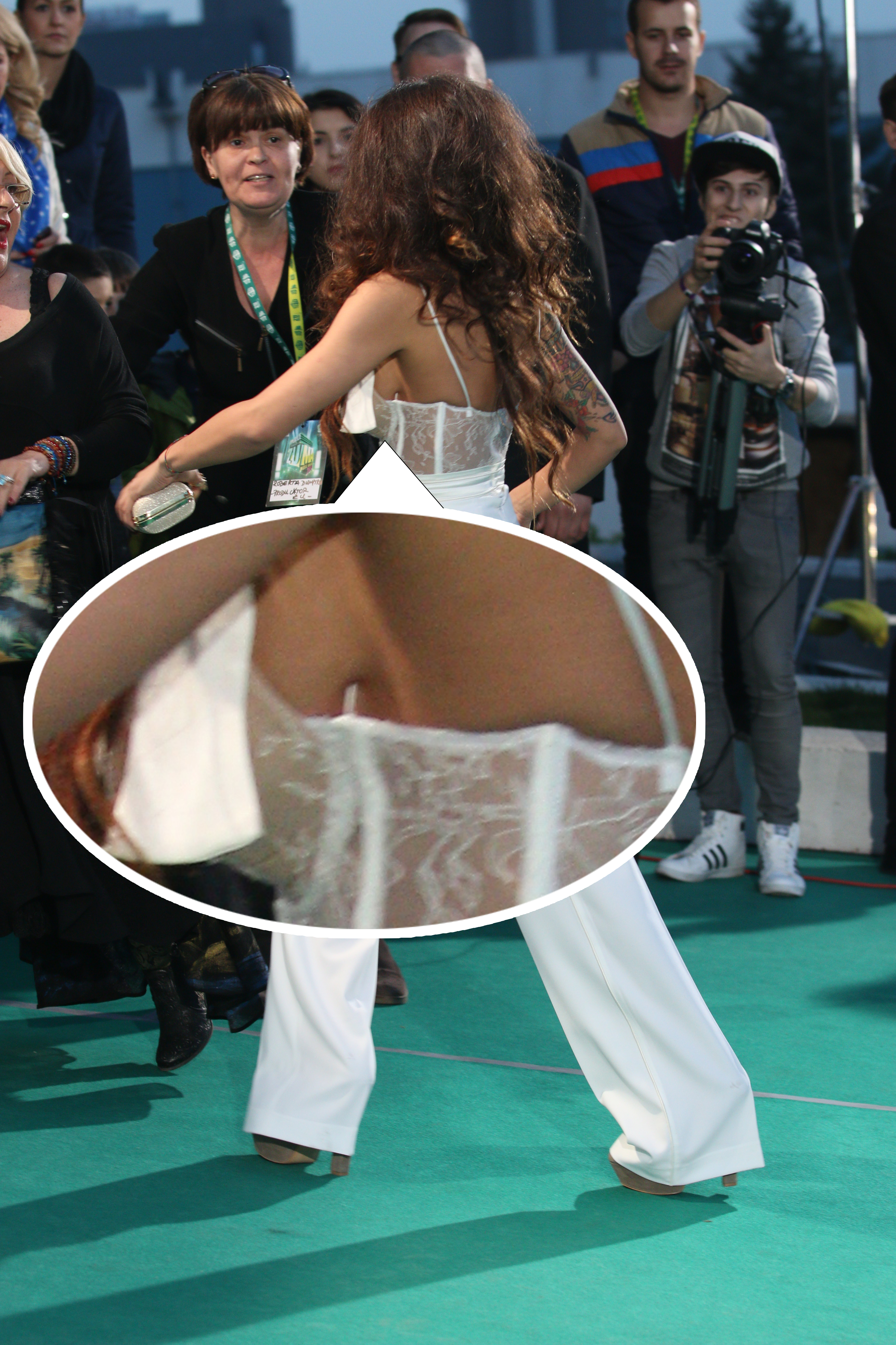 Ruby a avut de suferit din cauza balenei de la sutien care ii impungea sanii