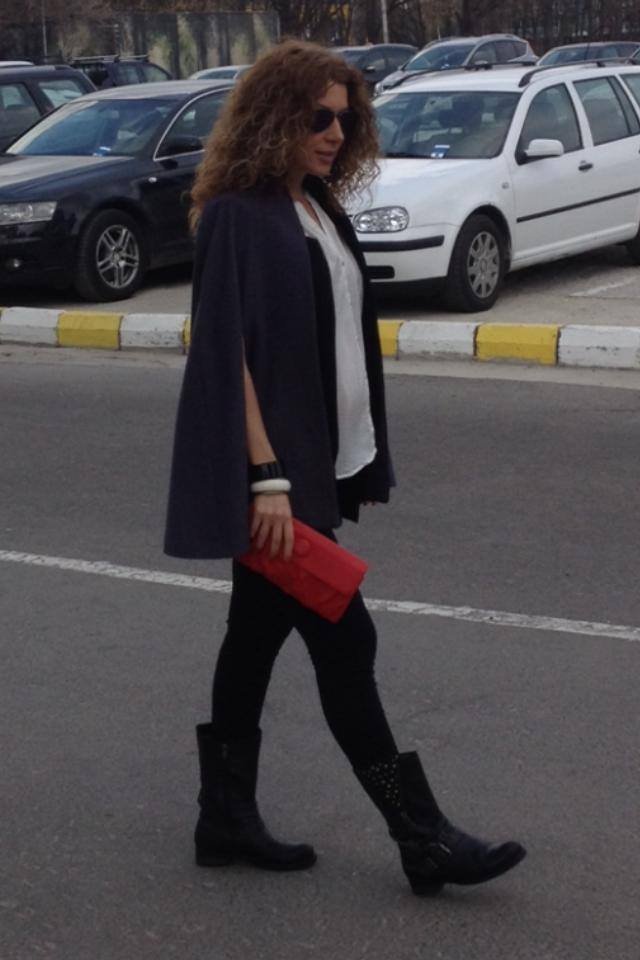 La prima vedere, sarcina lui Carmen se vede foarte greu