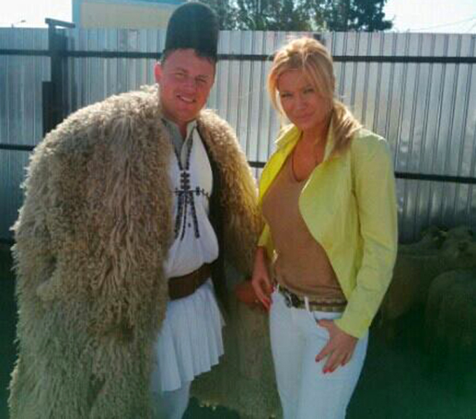 Ghita Ciobanul si Simonsa Sensual s-au intalnit la un targ de miei