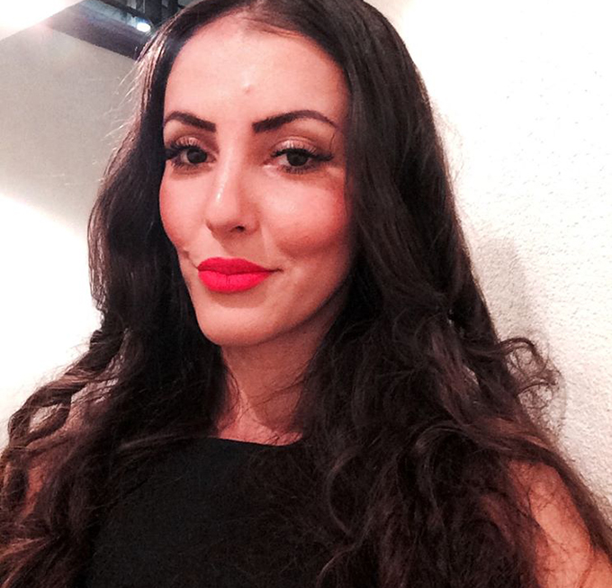 In timpul liber, Lavinia compune poezii