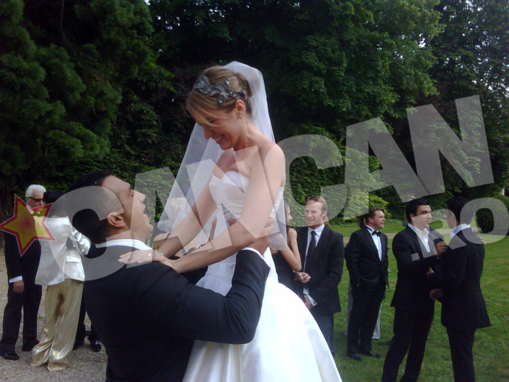 Maria Marinescu a ales un accesoriu gri-inchis pentru nunta ei