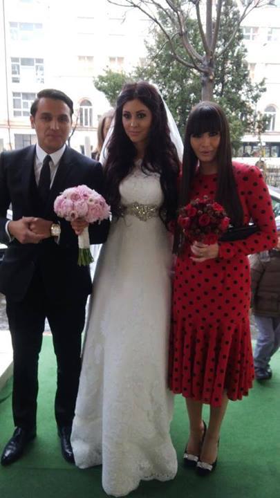 Elena Basescu a imbracat rochia atunci cand a fost nasa de cununie a unor prieteni de familie