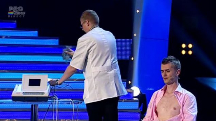 In marea finala, mentalistul si-a oprit inima pentru cateva clipe foto: PRO TV