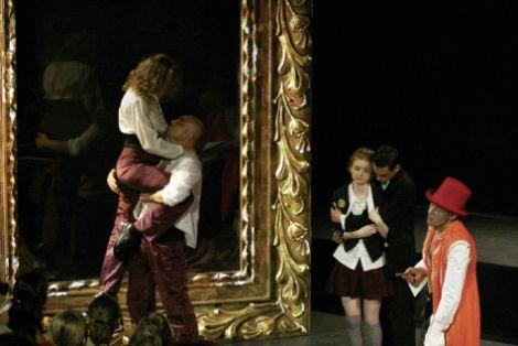 Maria Marinescu a creat costumele si pentru piesa 