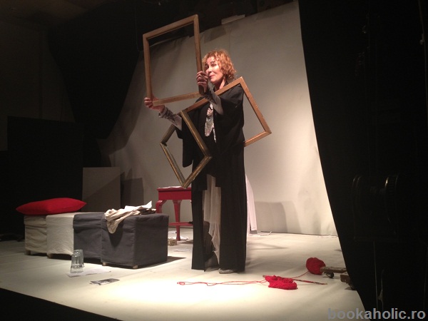 Cotumele actritei a fost create de Maria Marinescu