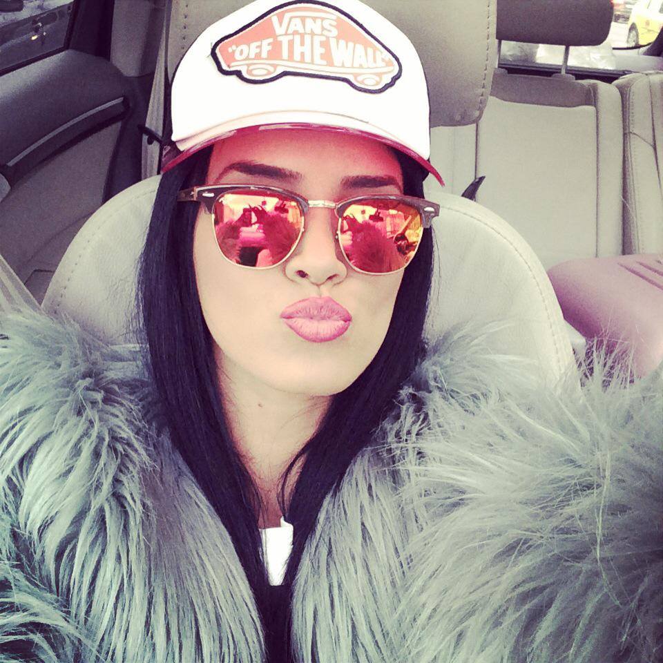 Adelina i-a trimis un sarut 