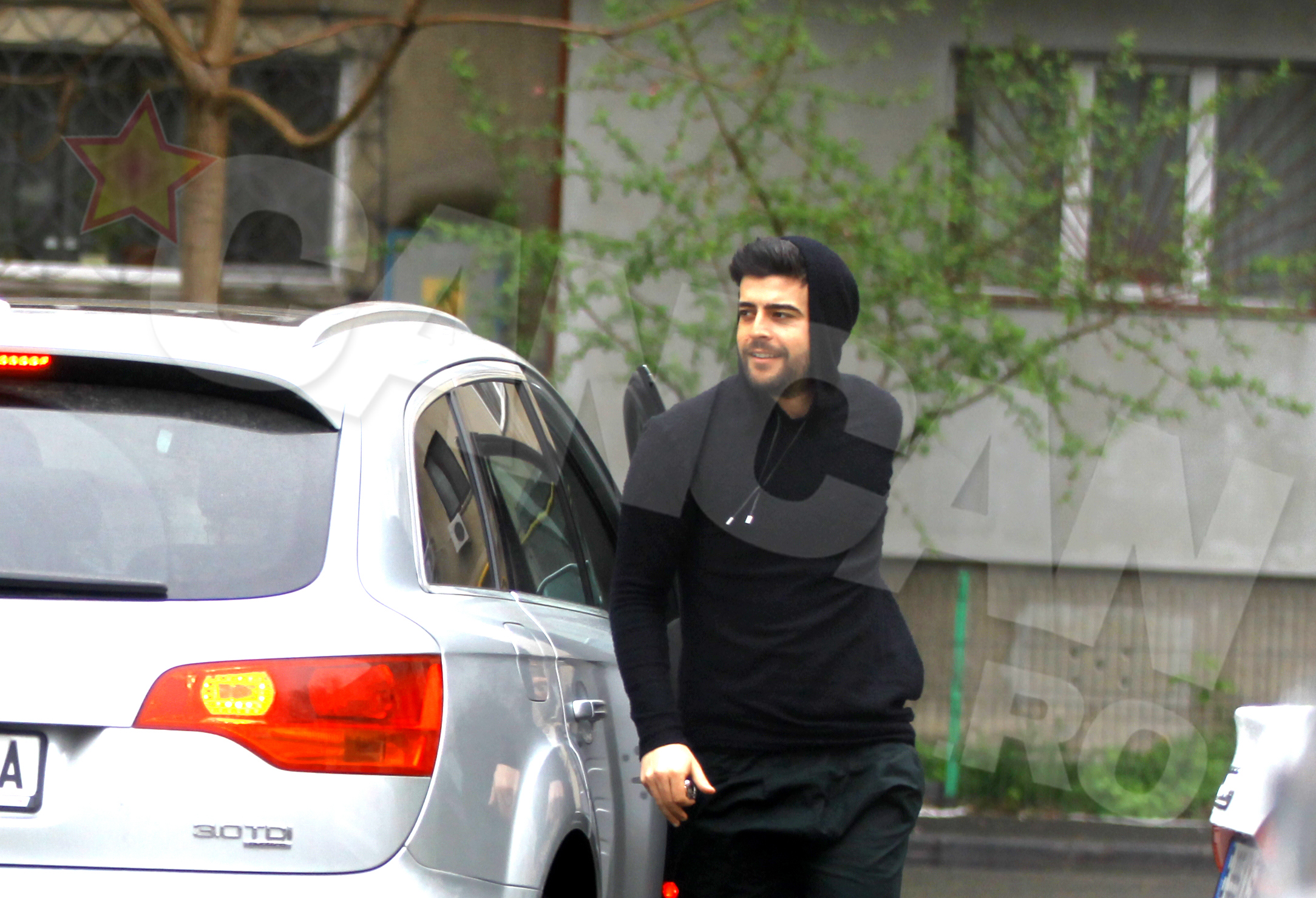 Pe 10 aprilie, Speak a fost surprins pentru prima data alaturi de Adelina Pestritu