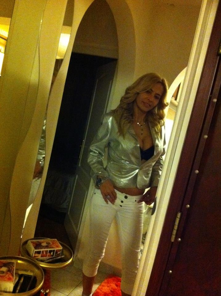 Femeia adora sa se imbrace in haine multae, mai ales dupa operatie de micsorare a sanilor