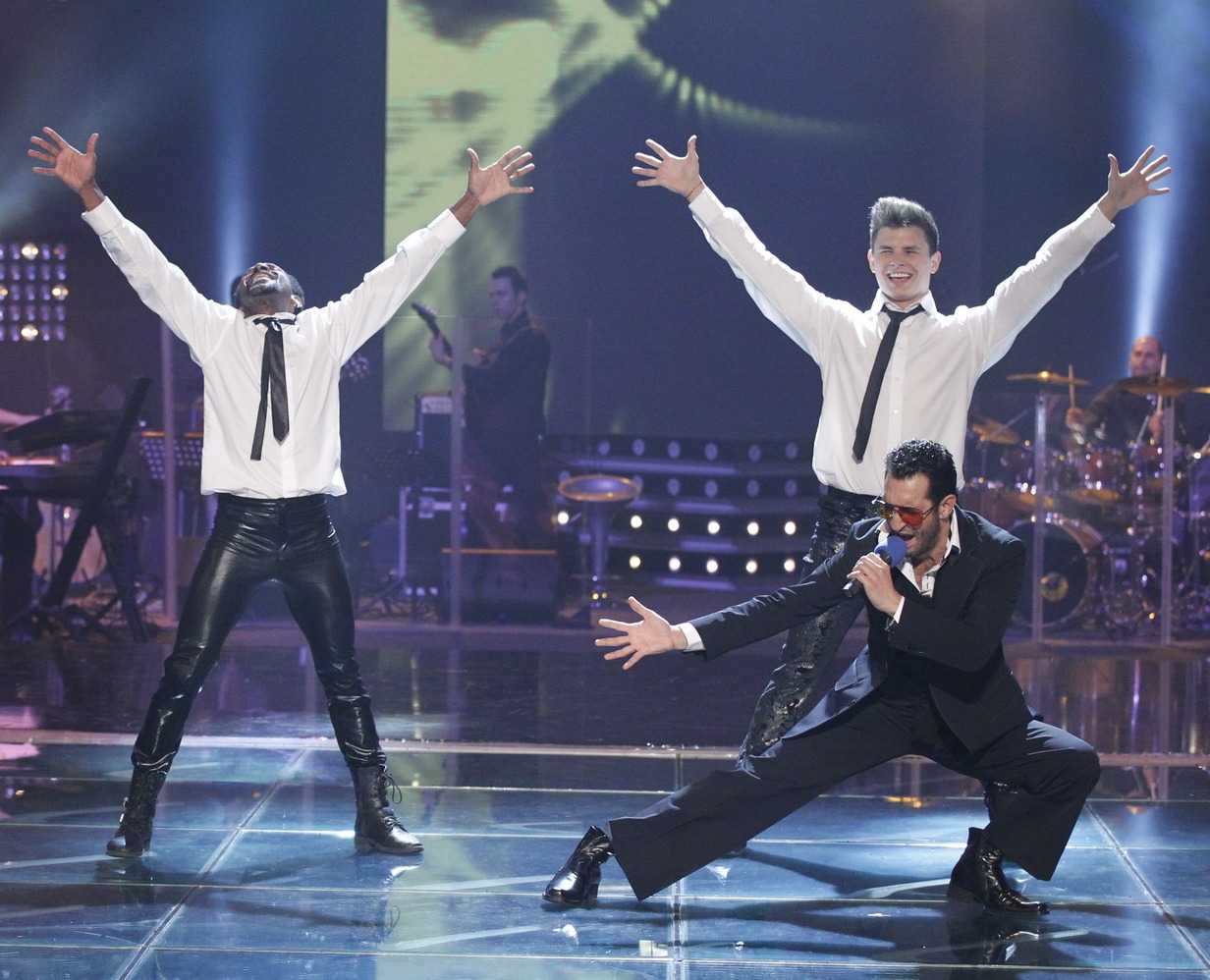 Dupa Vocea Romaniei Canaf si-a facut trupa si colinda toata tara