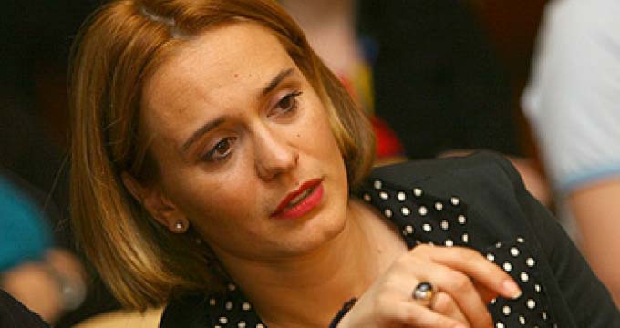 Andreea Esca sufera din cauza plecarii bunei sale prietene
