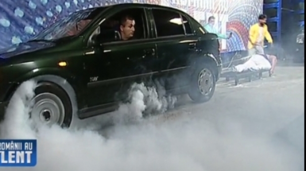 In semifinala, fortosul de peste Prut a tras o masina in mers foto: PRO TV