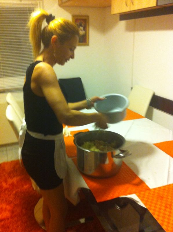 Pe langa talentul la gatit, Casnica are si forme de invidiat