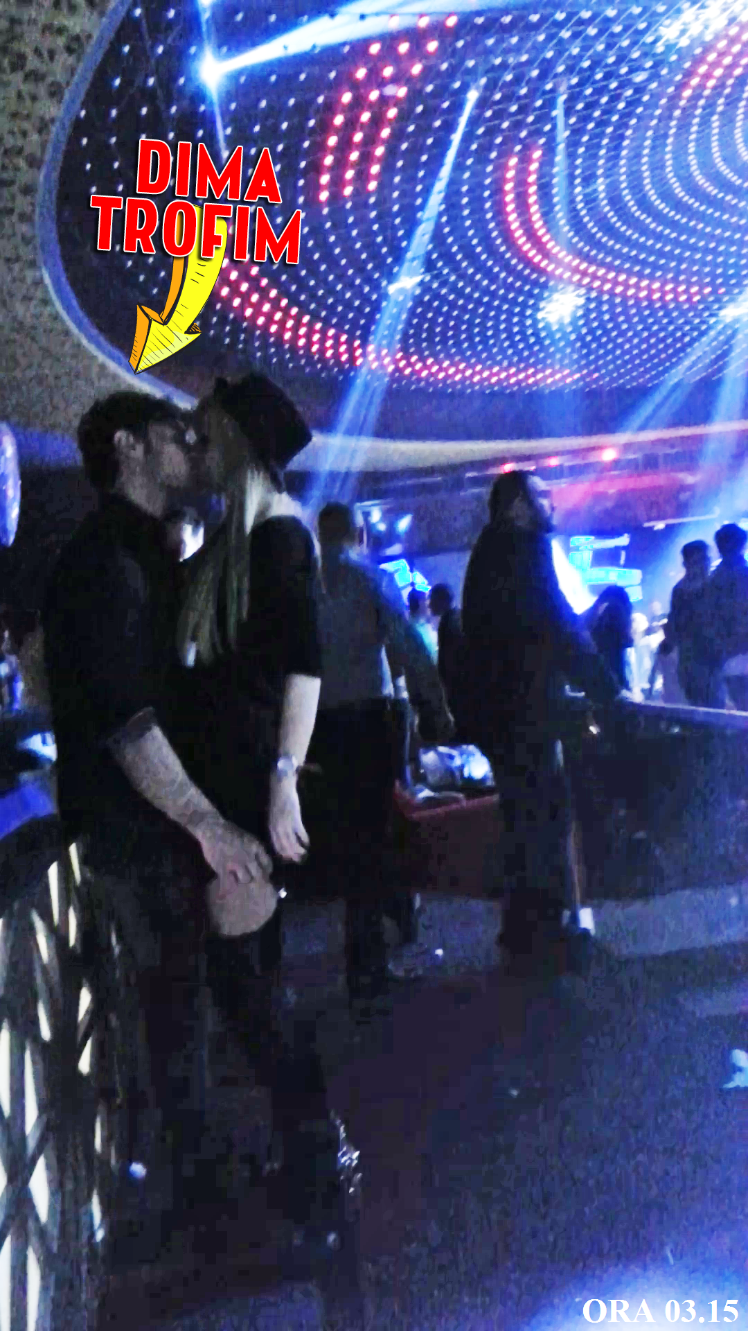 Putin dupa 3 noaptea, Dima se saruta cu pasiune cu o domnisoara blonda