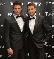 Andrei si Catalin seamana ca doua picaturi de apa