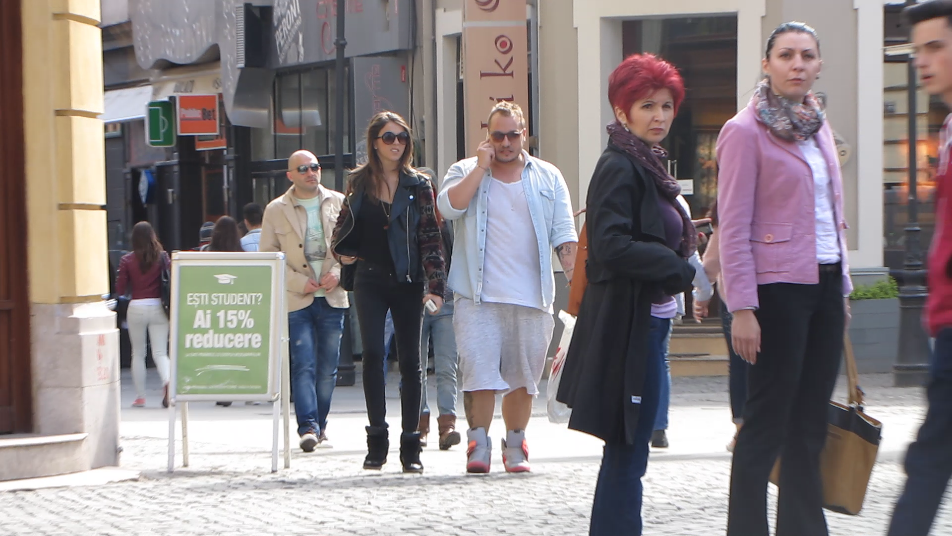 Cei doi se comporta ca un cuplu cu state vechi