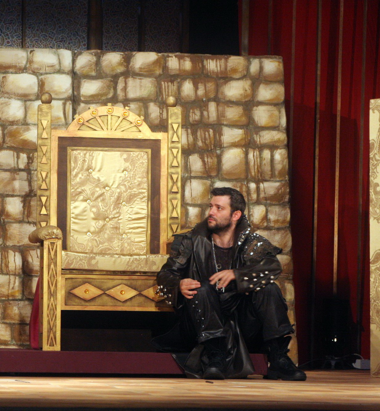 Ionut Burlan, intr-una dintre piesele in care joaca foto: Facebook