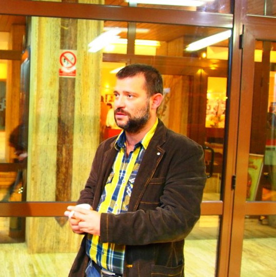 Ionut Burlan este unul dintre cei mai bine cotati actori ai teatrului Toma Caragiu din Ploiesti