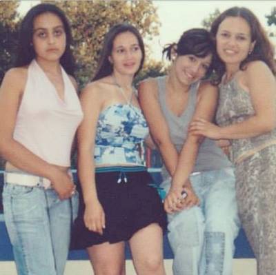 Ruby (a treia de la stanga la dreapta) a fost o adolescenta ca oricare alta