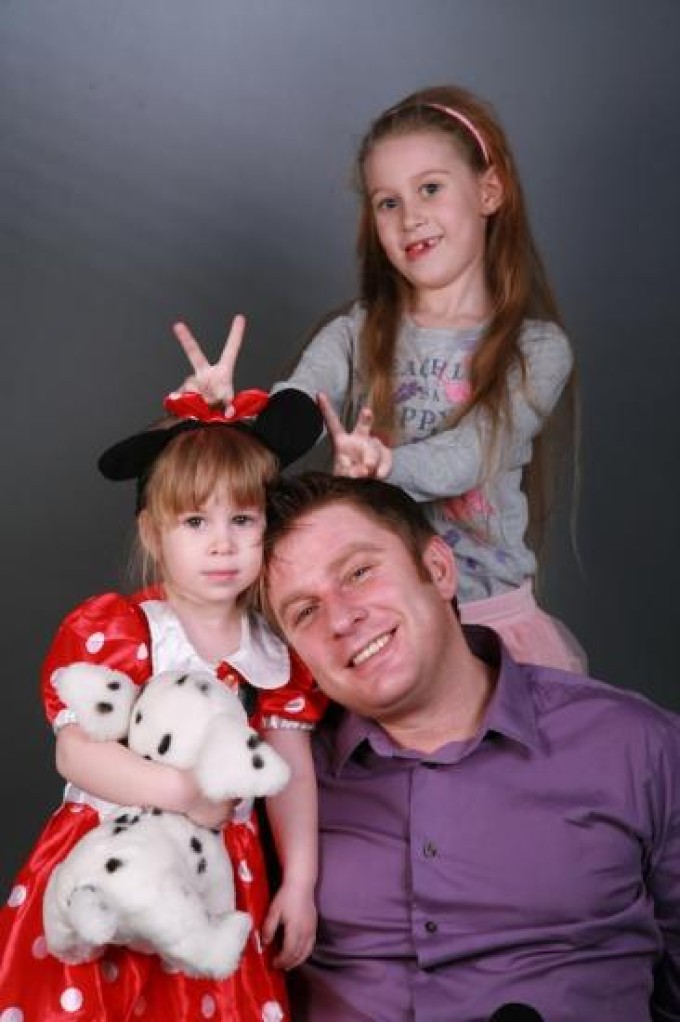 Pavel Bartos are trei fetite