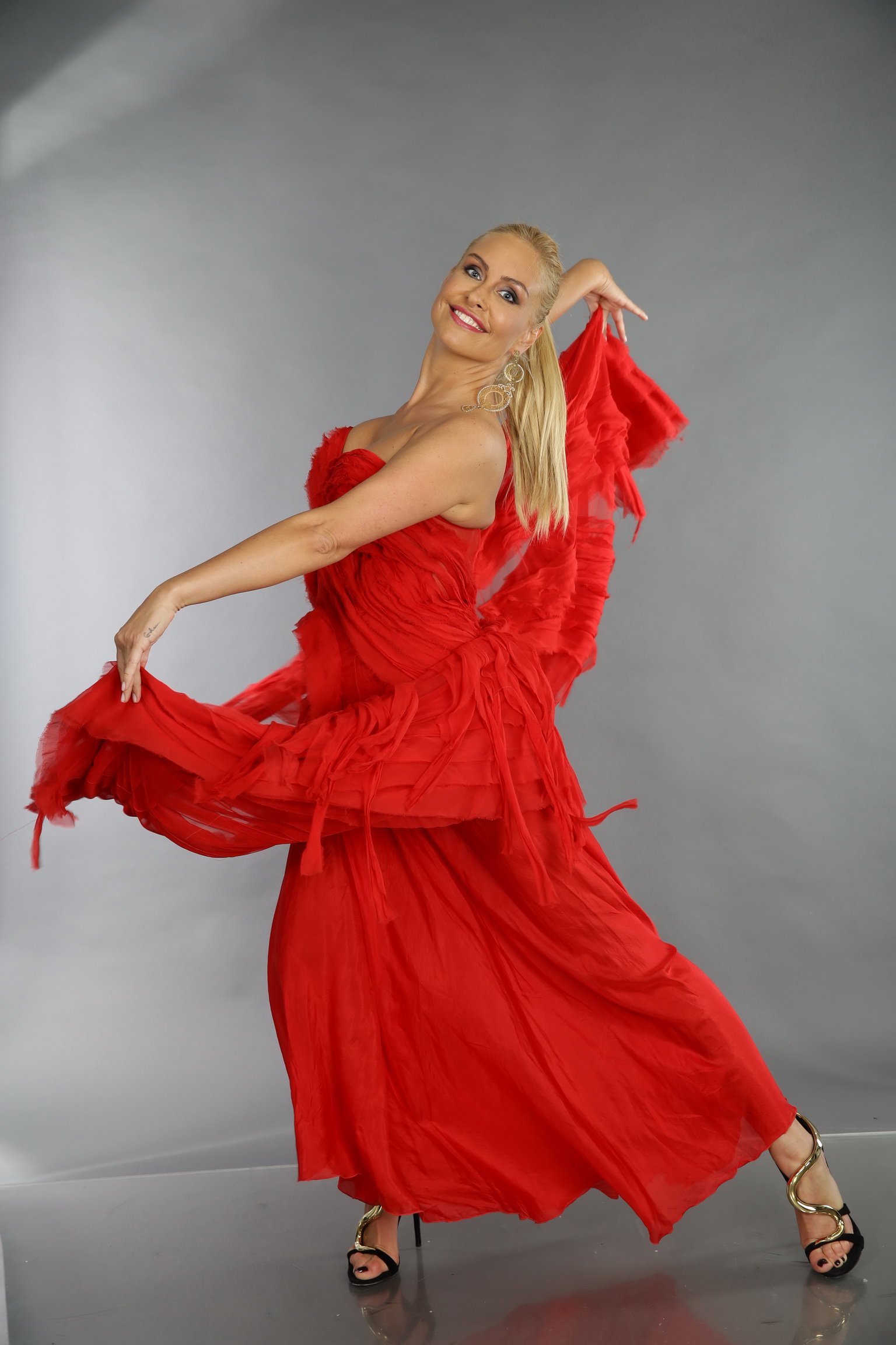 Vica isi va petrece noaptea de Inviere cu Bianca, cel mai probabil la un restaurant foto: PRO TV