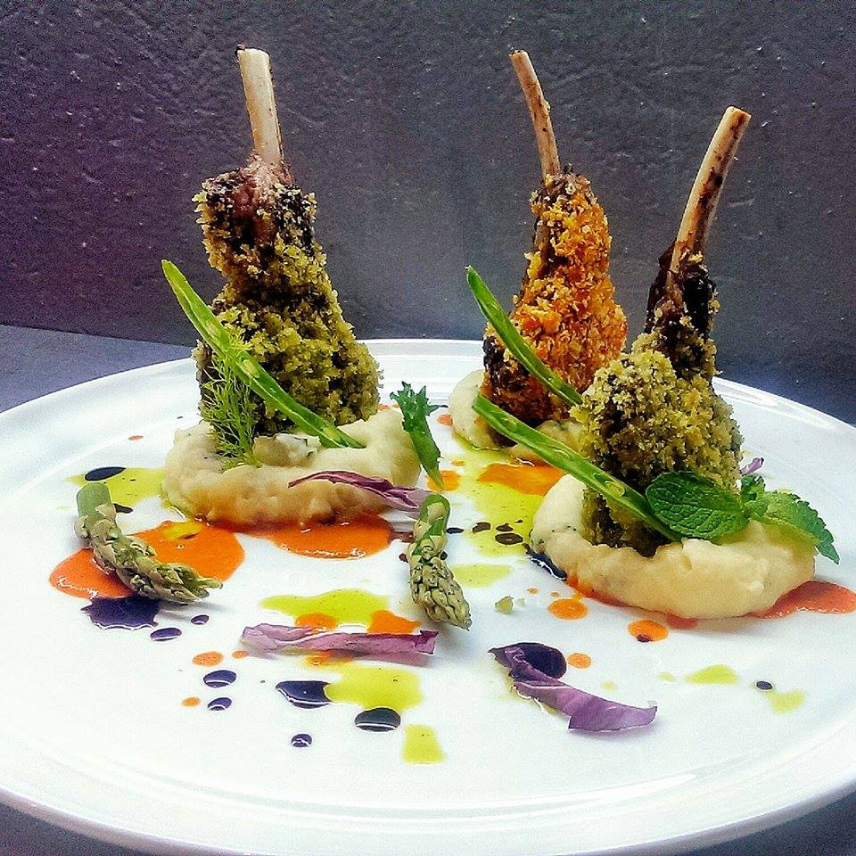 Cotletele de miel trebuie lasate la marinat peste noapte