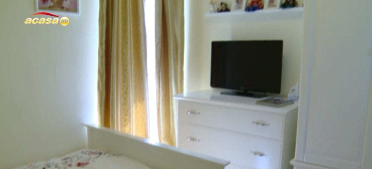 Camera nu este roz si nici nu este plina de jucarii