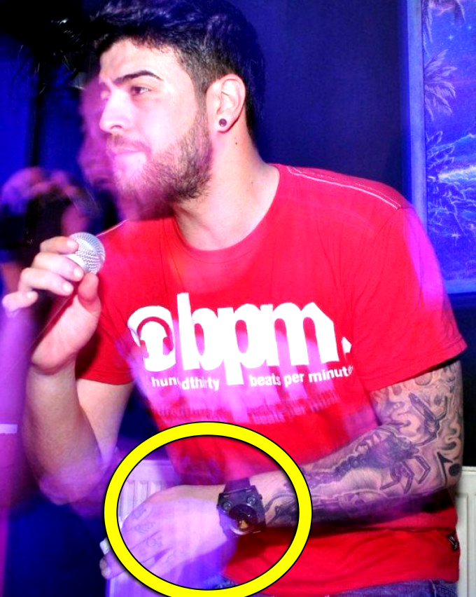 Speak este usor de recunoscut dupa tatuajele lui