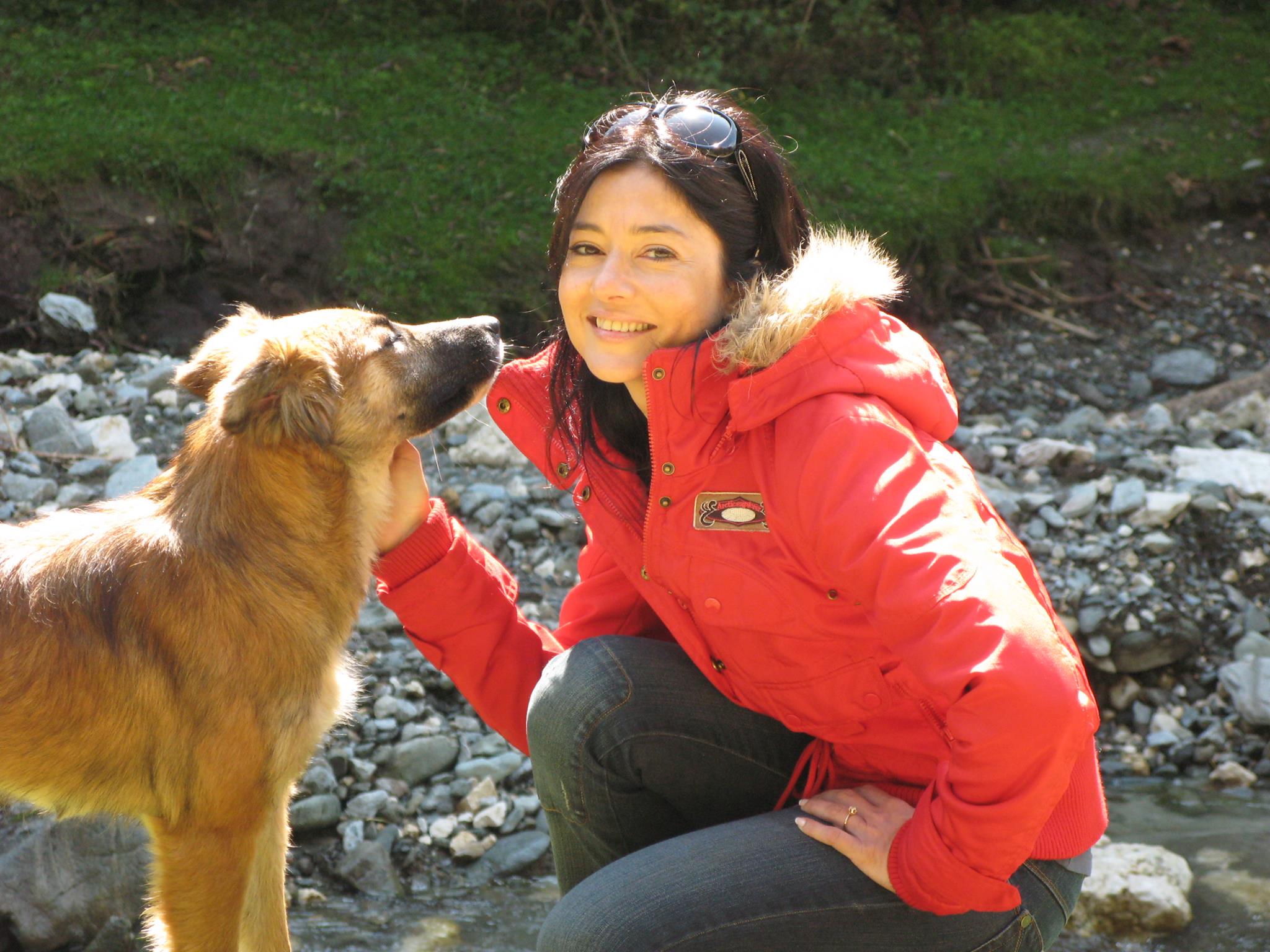 Atunci cand nu este in lumina reflectoarelor, Oana Sarbu zambeste la fel ca intotdeauna foto: Facebook
