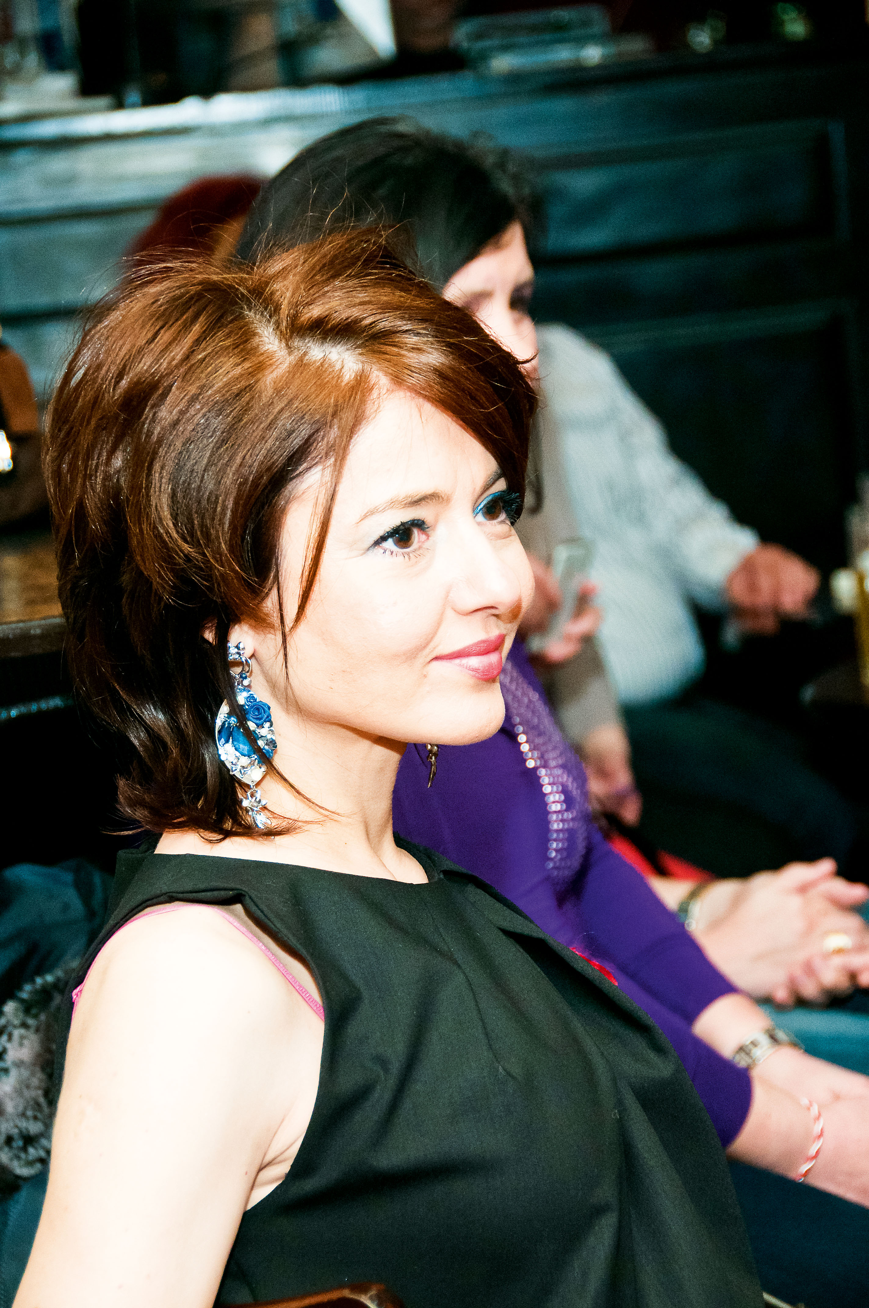 De obicei vedeta afiseaza o fata destinsa si zambeste