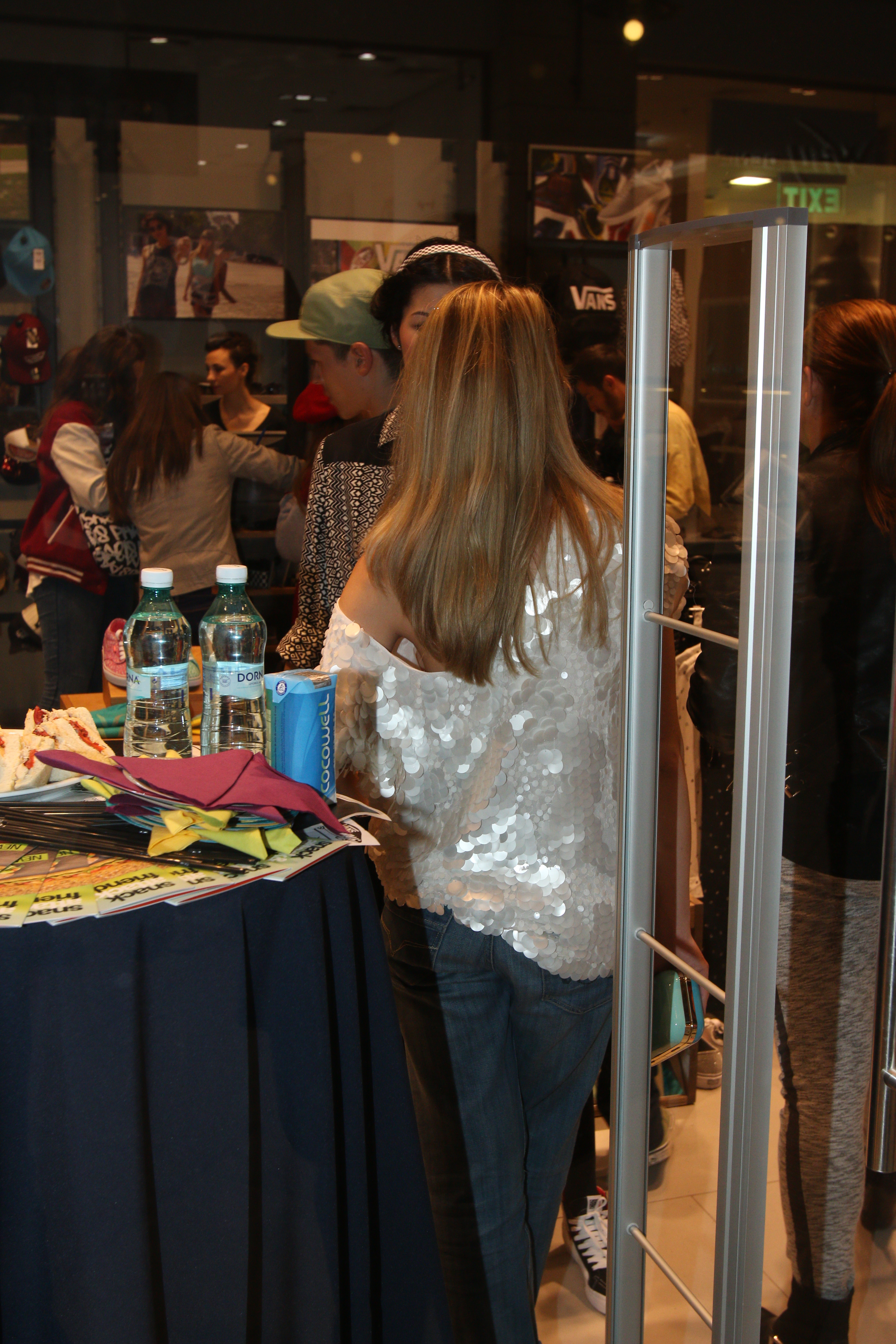 Sanul aproape ca i-a iesit din bluza