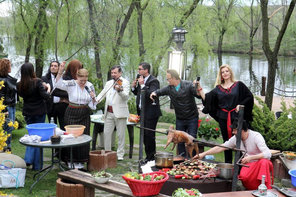 Vedeta a cantat, a dansat si s-a distrat pe cinste la filmari fotoi: Marius Nedelcu