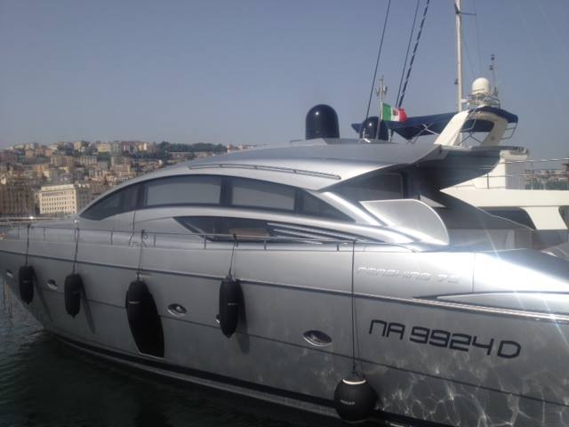 Cele doua ai inchiriat iaht-ul de la fotbalistul Exequiel Lavezzi