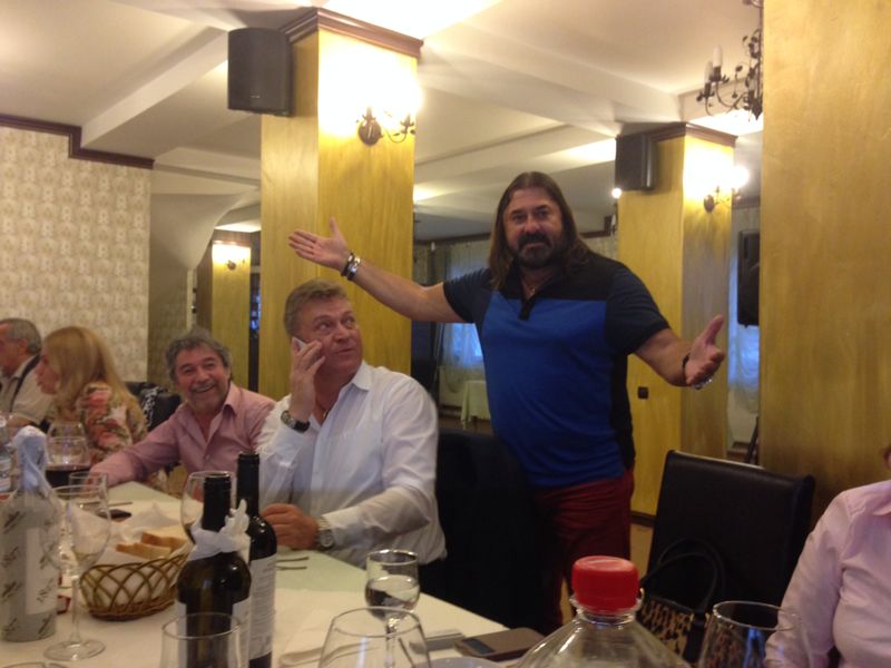 Artistul a chefuit pe cinste cu ocazia zilei de Sf. Gheorghe