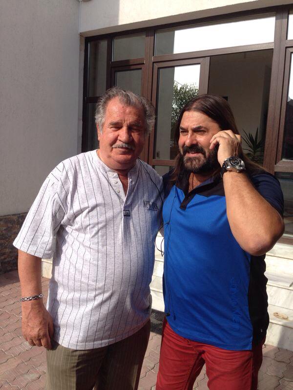 Tatal artsitului e intr-o forma de zile mari, la varsta sa