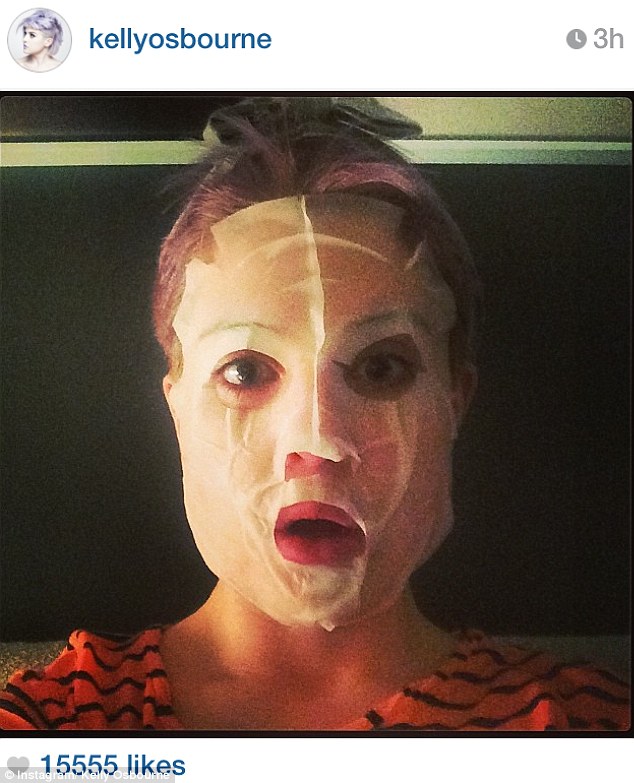 Kelly Osbourne seamana cu Hannibal Lecter cu masca de infrumusetare de fata