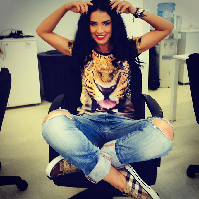 Adelina demonstreaza multa flexibilitate