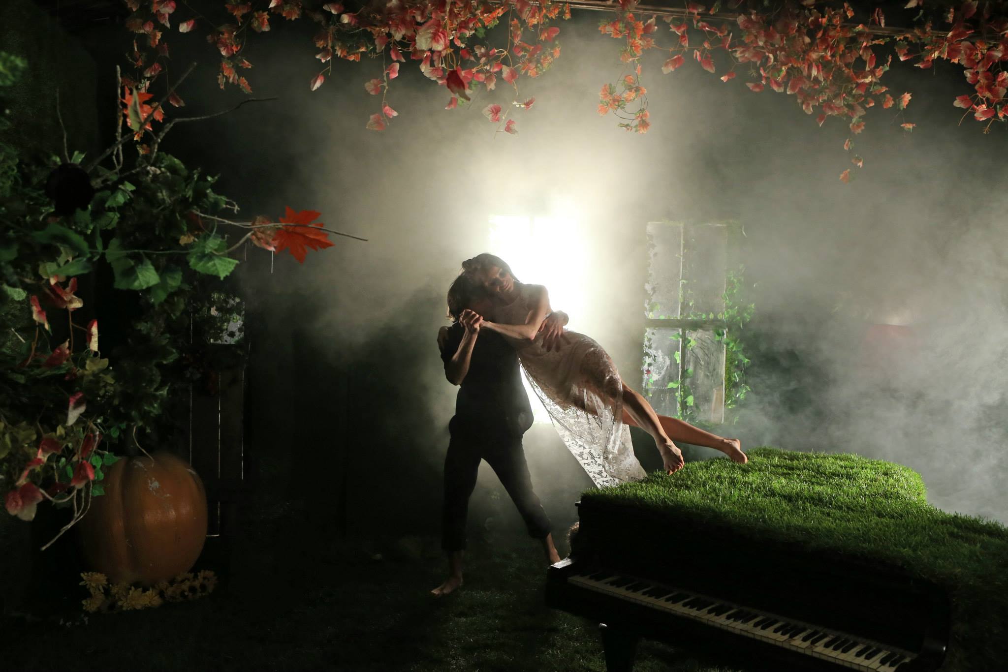 Cei doi reprezentanti ai Romaniei la Eurovision au filmat intr-un cadru de vis in studiourile Buftea foto: Facebook