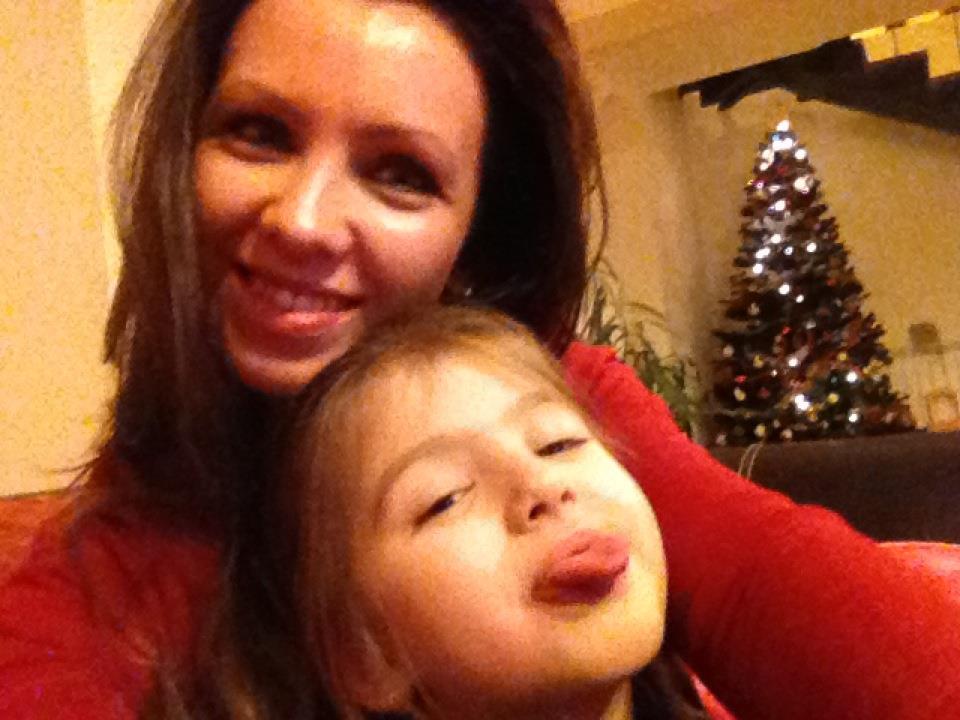 Sotia lui Laurentiu, alaturi de fiica lor, Lorena