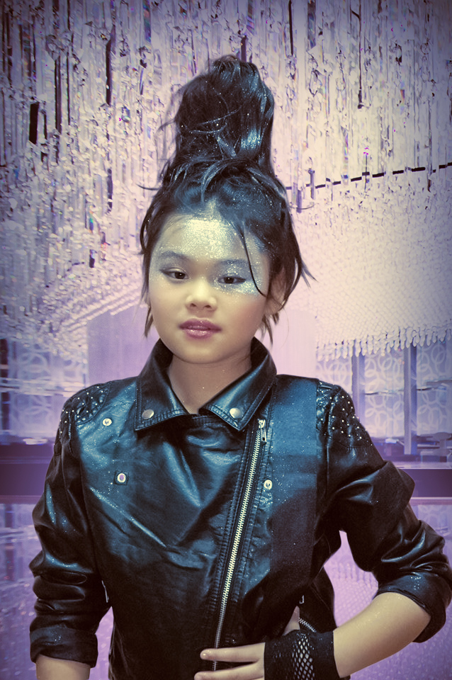 Mama lui Jennifer este romanca, iar tatal japonez