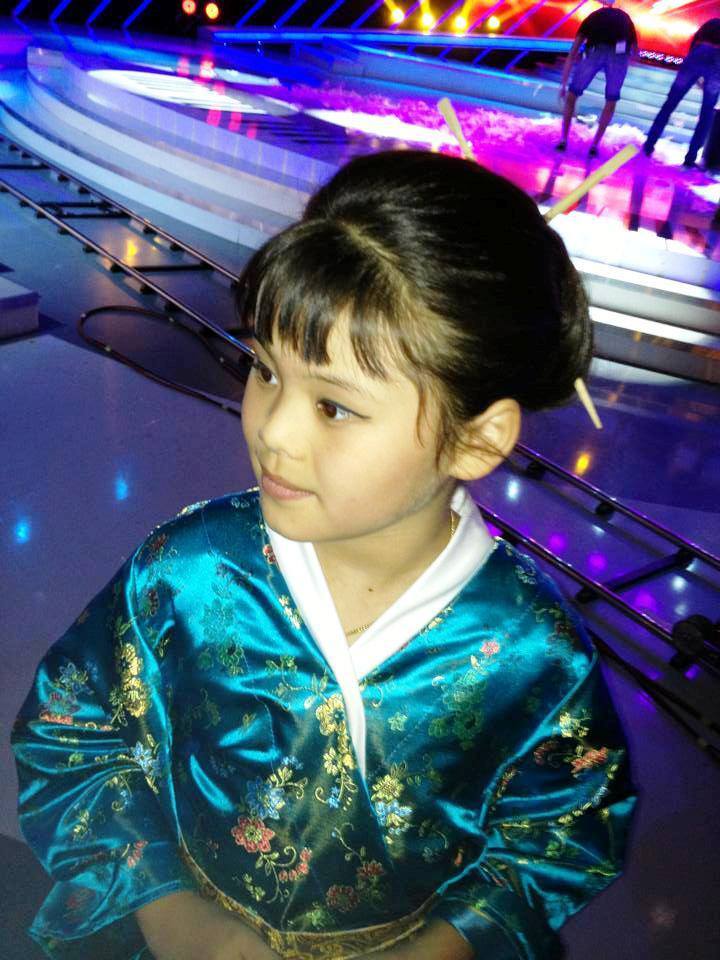 Jennifer locuieste impreuna cu bunica ei, la Piatra Neamt