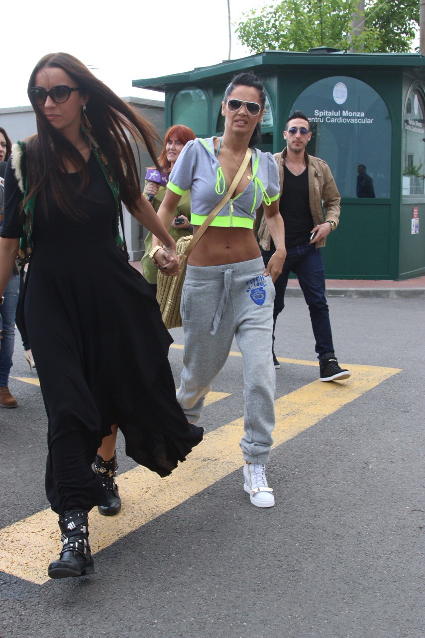 Oana a venit degajata la spitalul unde urmeaza sa se opereze