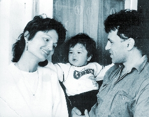 Adina si Ioan Luchian Mihalea, impreuna cu fiul lor, Ionut